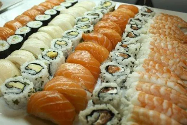 سيدة تصاب بالهلوسة لأشهر بعد تناول «السوشي»