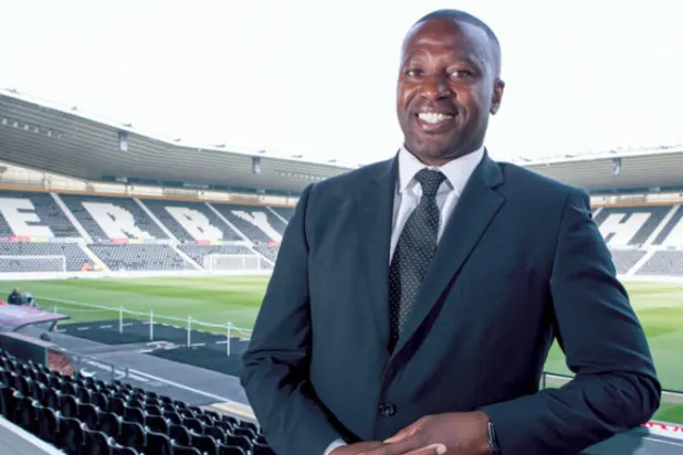 مايكل جونسون في ملعب ديربي كاونتي الذي شهد مسيرته لاعباً قبل التحول للتدريب