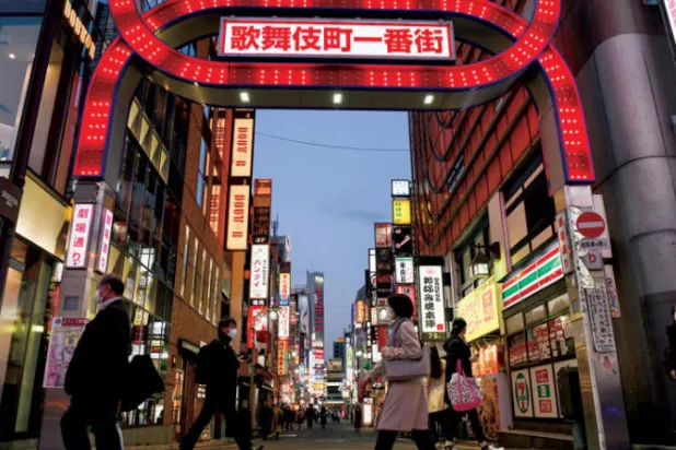 منطقة كابوكيشو التجارية في وسط طوكيو (نيويورك تايمز)