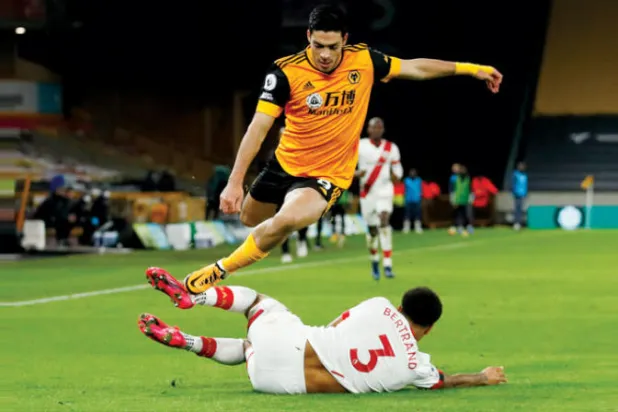 خيمينيز تألق مع ولفرهامبتون وبات غيابه ضربة لا يمكن تعويضها سريعاً (أ.ب)