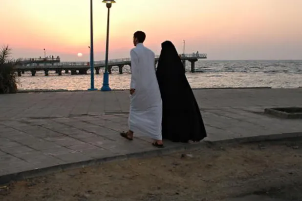 Suudi Arabistan'da yasalar feminist mi? Erkekler de korunma talep ediyor