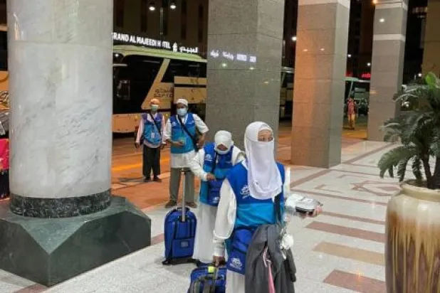 الدفعة الأولى من معتمري الخارج تصل إلى المدينة المنورة