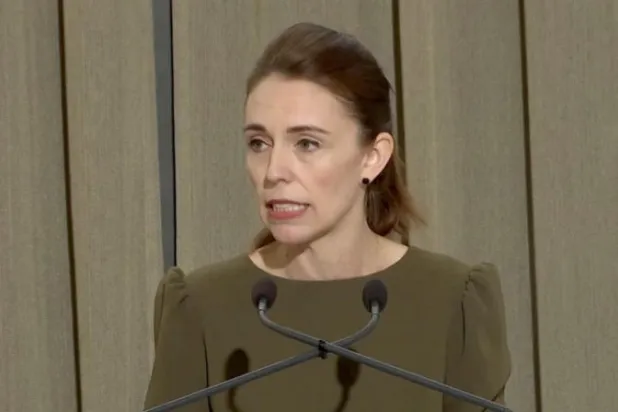 رئيسة وزراء نيوزيلندا تعتذر بعد تقرير عن هجوم المسجدين أظهر أوجه قصور