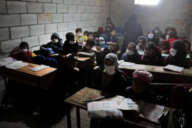 Salgın yüzünden 320 milyon çocuk okullarından mahrum oldu