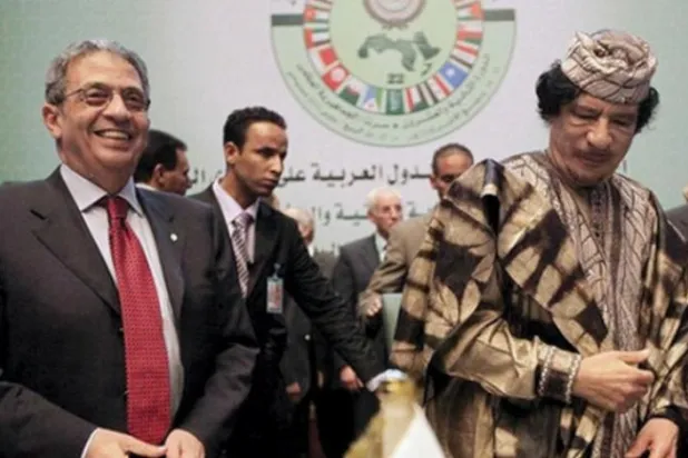 Musa ve Kaddafi, 2010 yılında Sirte’deki Arap Birliği Zirvesi'nde yan yana