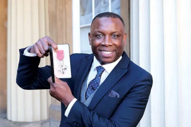 ليروي روزنيور ينال تكريماً ملكياً لدوره في مناهضة العنصرية