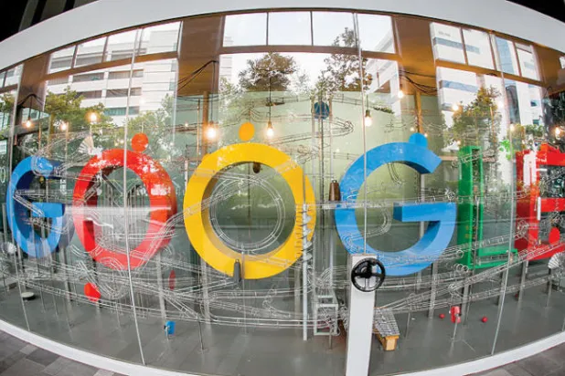 عمالقة التكنولوجيا عالقون في «دراما إغريقية»