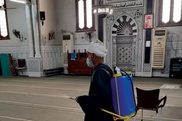 مصر تواجه زيادة الإصابات بمنابر المساجد