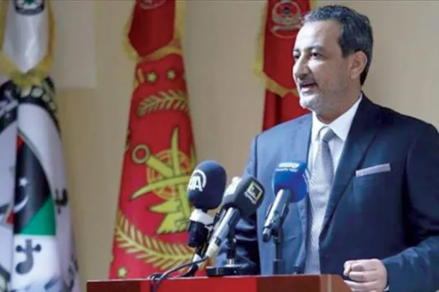 وزير «دفاع الوفاق» السابق يطالب السراج بإعادته إلى منصبه