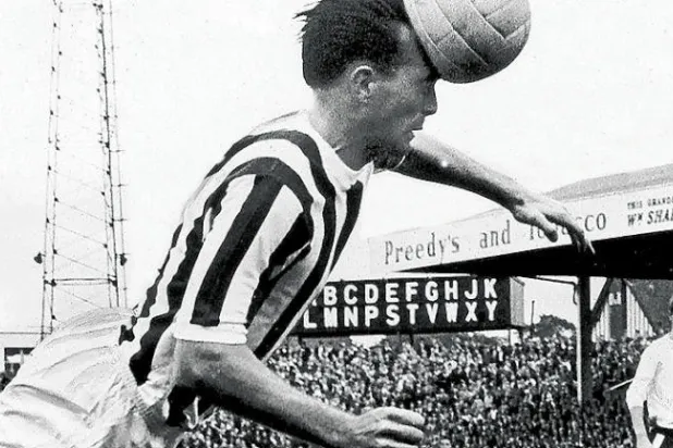 جيف أستل لاعب وست بروميتش السابق اشتهر بمهارة لعب الكرة بالرأس