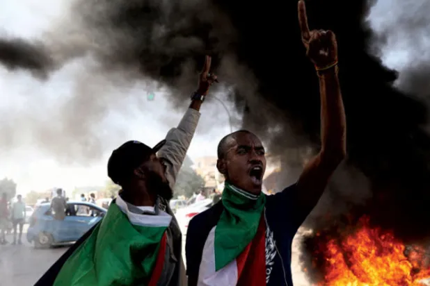 آلاف السودانيين يتظاهرون في الذكرى الثانية لـ «ثورة ديسمبر»