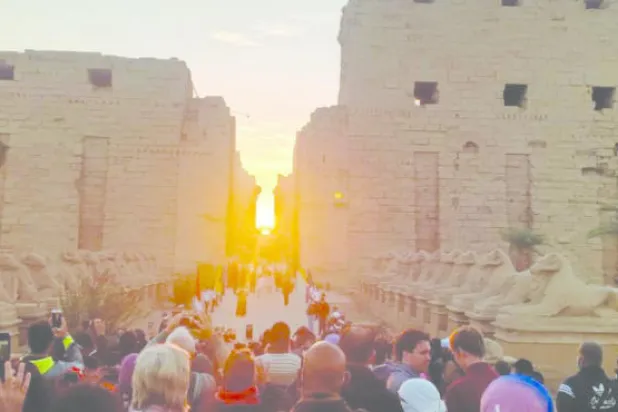 الشمس تتعامد على «الكرنك» معلنة حلول الشتاء