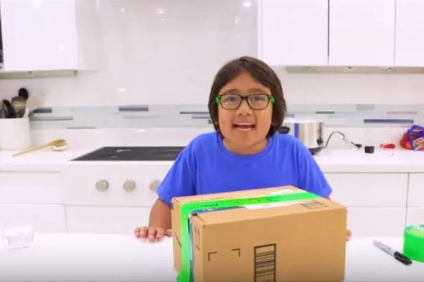 طفل في التاسعة يتصدر قائمة الأعلى ربحاً على «يوتيوب»