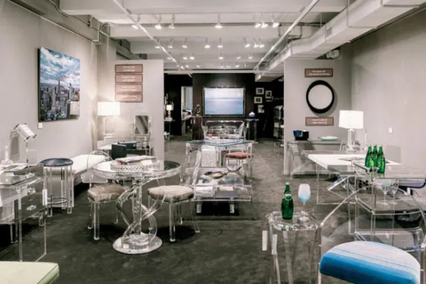 أثاث راقٍ بصالة عرض «بليكسي كرافت» في وسط مانهاتن قبل الجائحة (نيويورك تايمز)