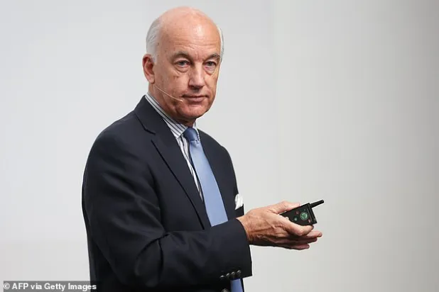 David Elleray Defends Var but Accepts It Has Damaged Football's Flow