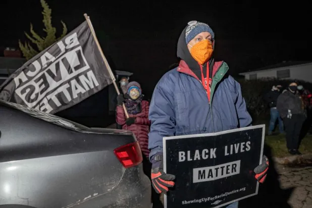 فصل شرطي أميركي أبيض بعد قتله رجلا أعزل من أصل أفريقي