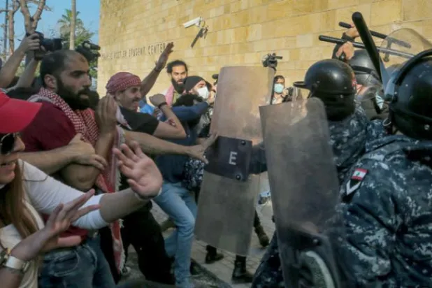 Lübnan’da üniversite öğrencileri dolar ile taksit ödemek istemiyor