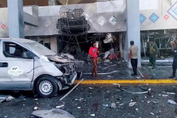 سياسيون يمنيون لـ «الشرق الأوسط» : الحوثيون المستفيد الأبرز من استهداف الحكومة