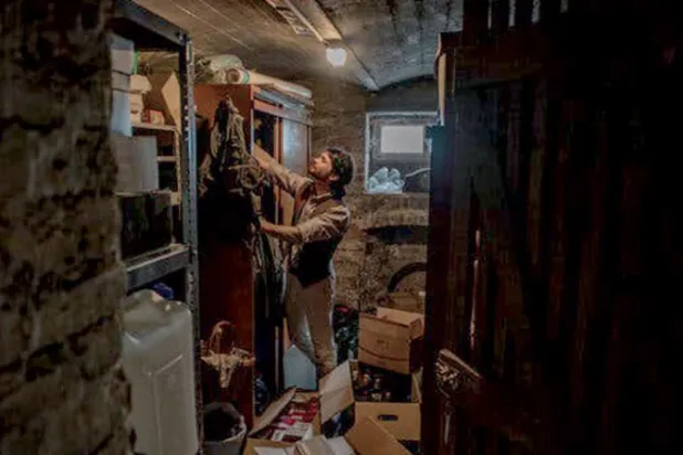 مخبأ فرانكو حيث يخزن الغذاء والسلاح استعداداً للحرب الأهلية (نيويورك تايمز)