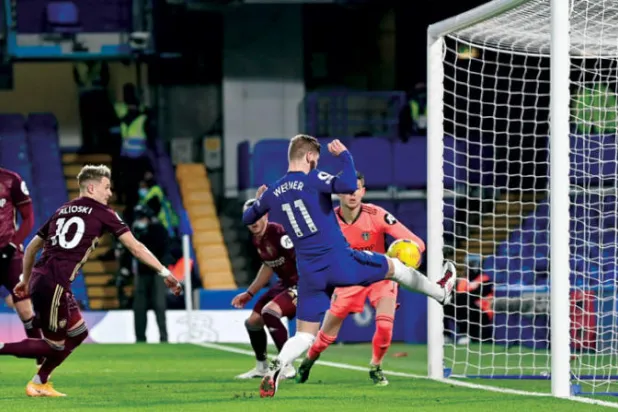 فيرنر (رقم 11) يهدر فرصة ثمينة لتشيلسي وهو في مواجهة مرمى ليدز (رويترز)