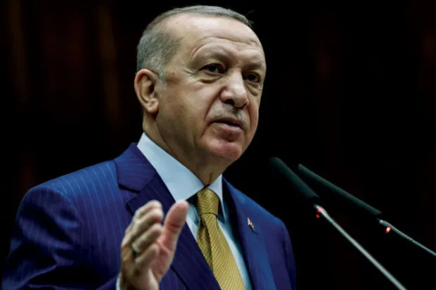 داود أوغلو: إردوغان سيعدل قانون الأحزاب لتلافي فشل متوقع في الانتخابات المقبلة