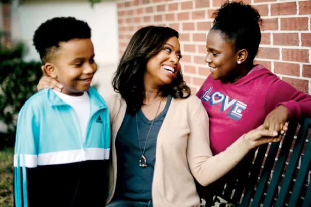 الإعلامية مليندا سبولدينغ أقنعت محطة تلفزيون ببث برامج تعليمية يقدمها معلمون (نيويورك تايمز)