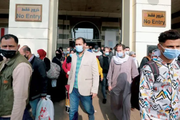 Mısır maske takma konusundaki “kararsızlığı” aşmaya çalışıyor 