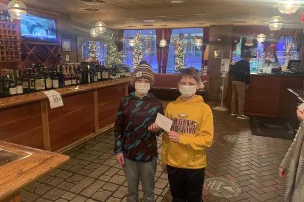 5 أطفال يتبرعون بأرباحهم الصيفية لمطعم تعرَض للسرقة في أميركا