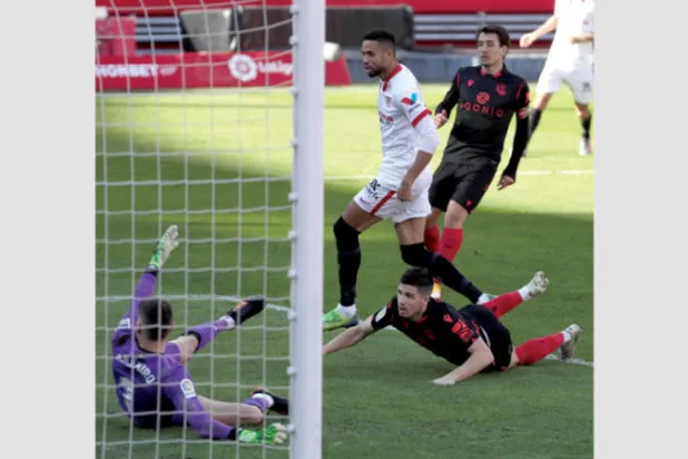 فوز سهل لفياريال وصعب لإشبيلية والثلوج تعطل مباراة أتلتيكو وبلباو