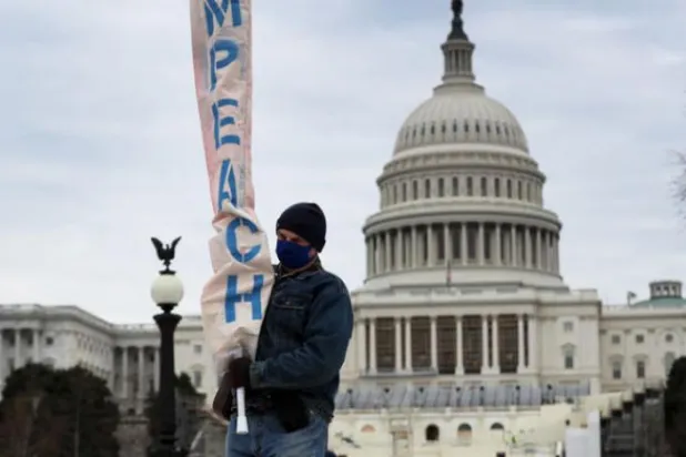 ٹرمپ کو معزول کرنے کے اقدامات میں تیزی اور وقت کی کمی ان کی پناہ گاہ ہے