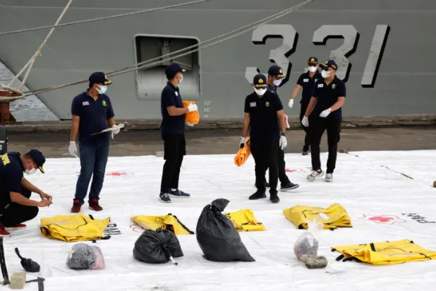 إندونيسيا تحدد هوية أول ضحية من بين ضحايا الطائرة المنكوبة