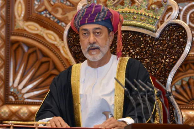 سلطان عُمان يقر نظاماً أساسياً جديداً يتضمن تعيين ولي للعهد