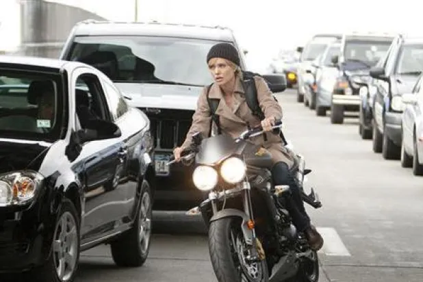 هل تعمل أنجلينا جولي جاسوسةً لصالح وكالة المخابرات المركزية؟