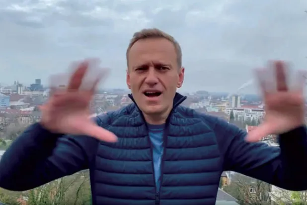 المعارض أليكسي نافالني يعود إلى روسيا الأحد