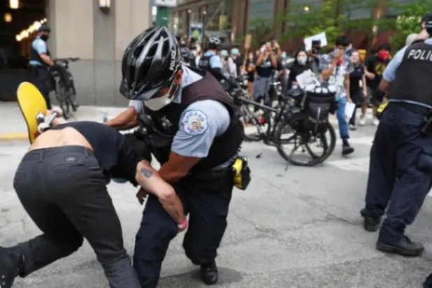 مدعية نيويورك تشكو الشرطة لقمعها متظاهرين ضد العنصرية