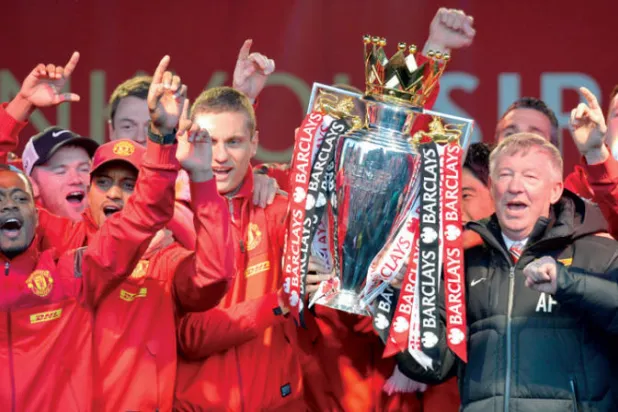 فريق مانشستر يونايتد المتوج بلقب الدوري الإنجليزي عام 2013 (غيتي)