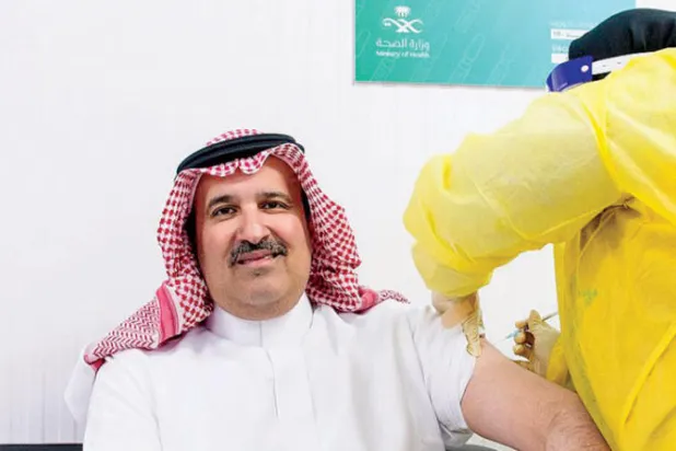 السعودية تربط العودة «الطبيعية» بتلقي اللقاح وتفتتح رابع مركز لتوزيعه