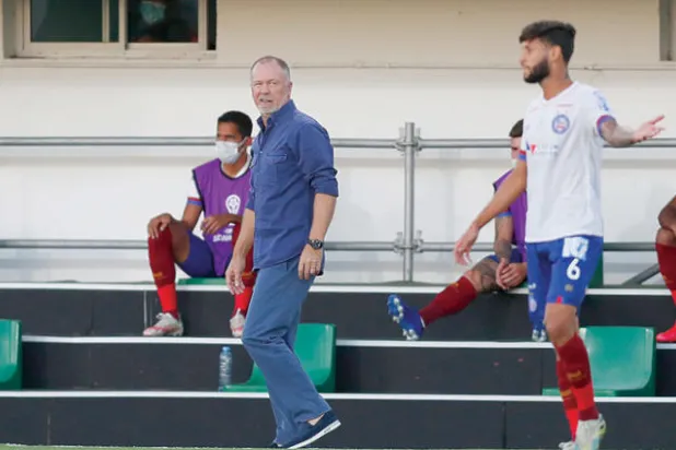 من القاعدة الشعبية حتى مستوى النخبة... كرة القدم البرازيلية تعاني من العنصرية