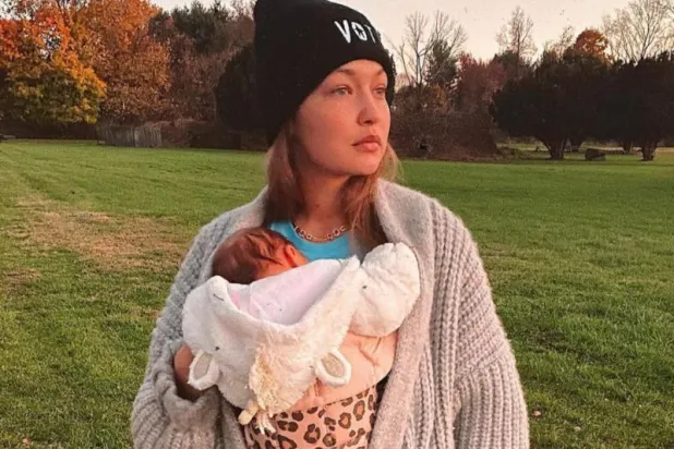 جيجي حديد تكشف عن اسم ابنتها على «إنستغرام»