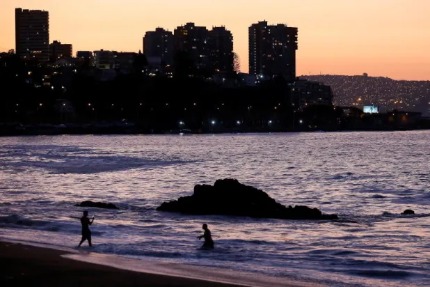 زلزالان متعاقبان يهزان تشيلي... وذعر بعد تحذير خاطئ من تسونامي