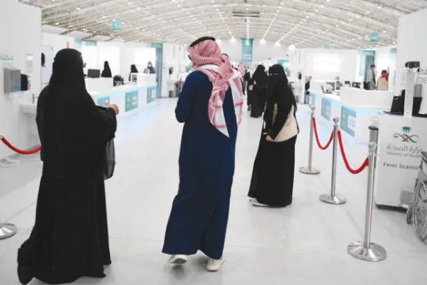 السعودية تشدد على التزام الإجراءات الاحترازية وعدم التجمعات