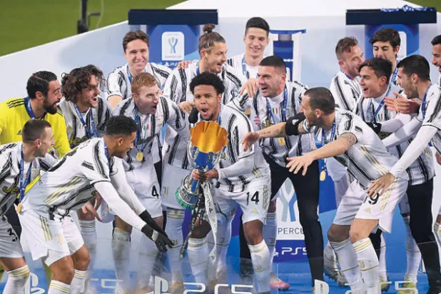 رغم الفوز بكأس السوبر... مصير بيرلو مرهون بحصد لقب الدوري الإيطالي