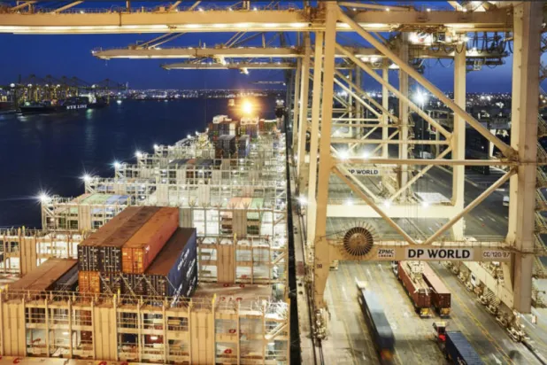 شراكة بين «موانئ دبي العالمية» و«اليونسيف» لتوزيع لقاحات «كورونا»