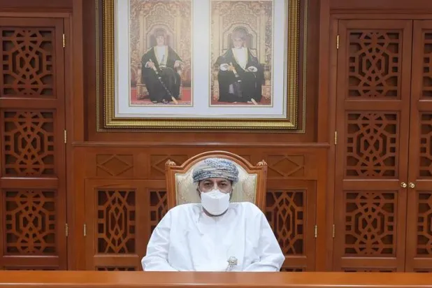 سلطنة عمان تحظر المناسبات وترجئ التعليم المباشر بالجامعات