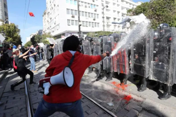 پولیس کی خلاف ورزیوں کی وجہ سے تونسی دوبارہ سڑکوں پر نکلے