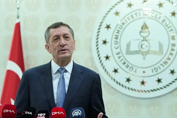 Milli Eğitim Bakanı Ziya Selçuk  : 1 Mart Pazartesi günü ilkokullarımızın tüm sınıf düzeyleriyle açılması kararını aldık