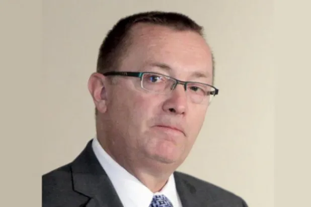 فیلٹ مین: معاشی چیلنجوں سے فوجی طور پر مضبوط اسد کو خطرہ ہے