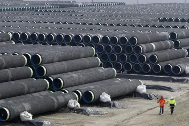 أنابيب تابعة لمشروع «نورد ستريم 2» في زاسنيتس الواقعة في أقصى شمال شرق ألمانيا (رويترز)