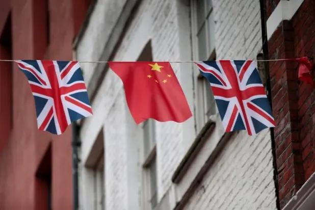 عملوا صحافيين... طرد ثلاثة جواسيس صينيين في بريطانيا