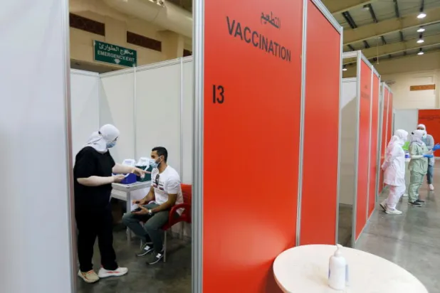 البحرين: منع التجمعات لأكثر من 30 شخصاً وتطبيق العمل عن بُعد